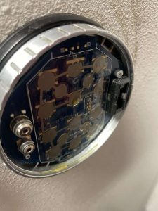 Geöffnetes elektronisches Tresorschloss mit sichtbarer Platine – Tresoröffnung Bremen