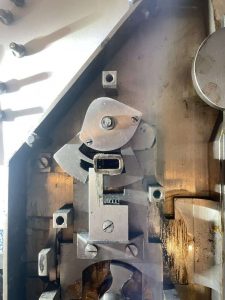 Geöffneter Einbautresor in einer Wand – Tresoröffnung Bremen