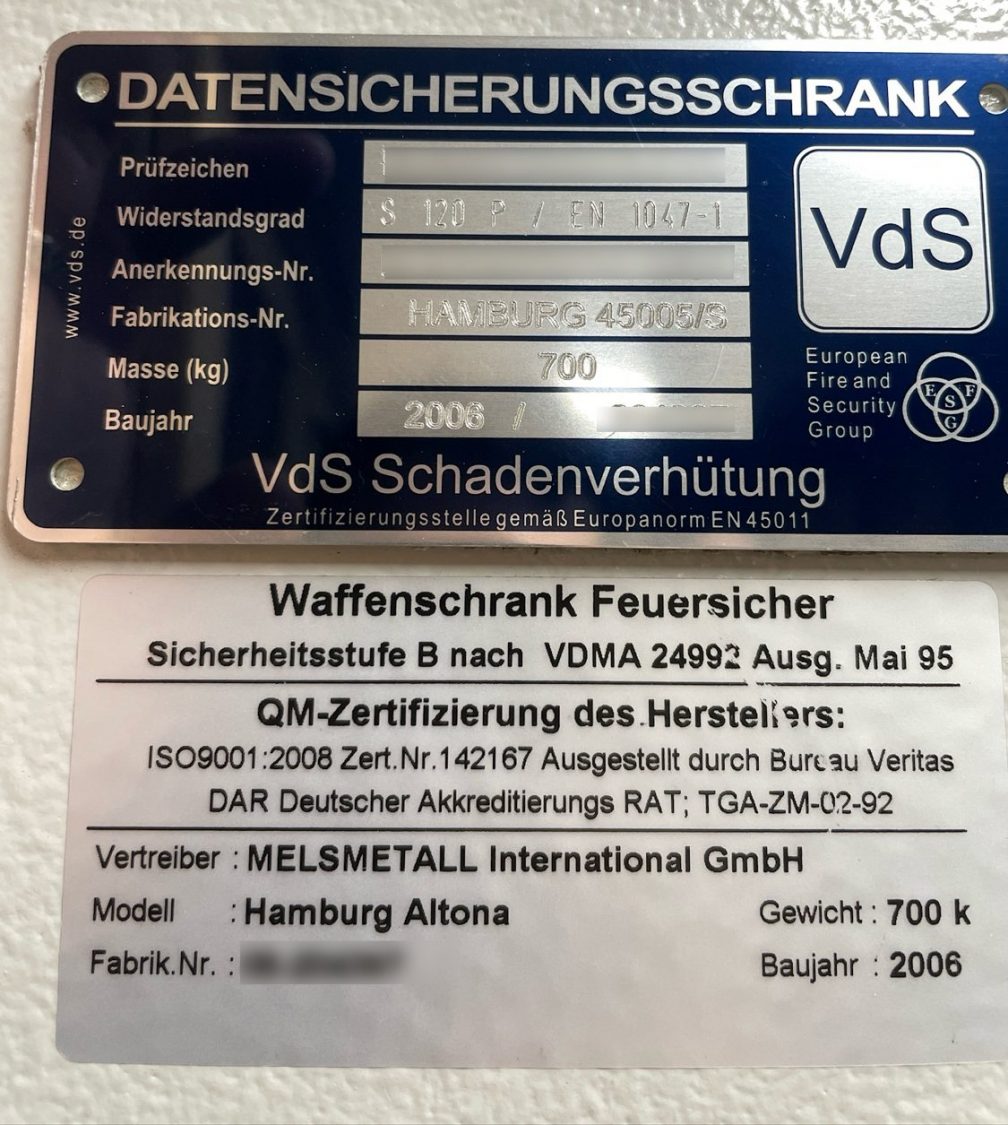 Typenschild eines Waffenschranks mit VdS-Kennzeichnung – Waffenschrank Bremen